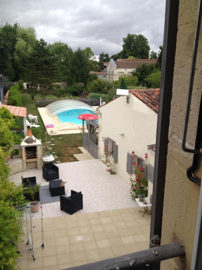 Studio Avec Piscine Privee Jardin Clos Et Wifi A Saint Jean D'Angely Экстерьер фото